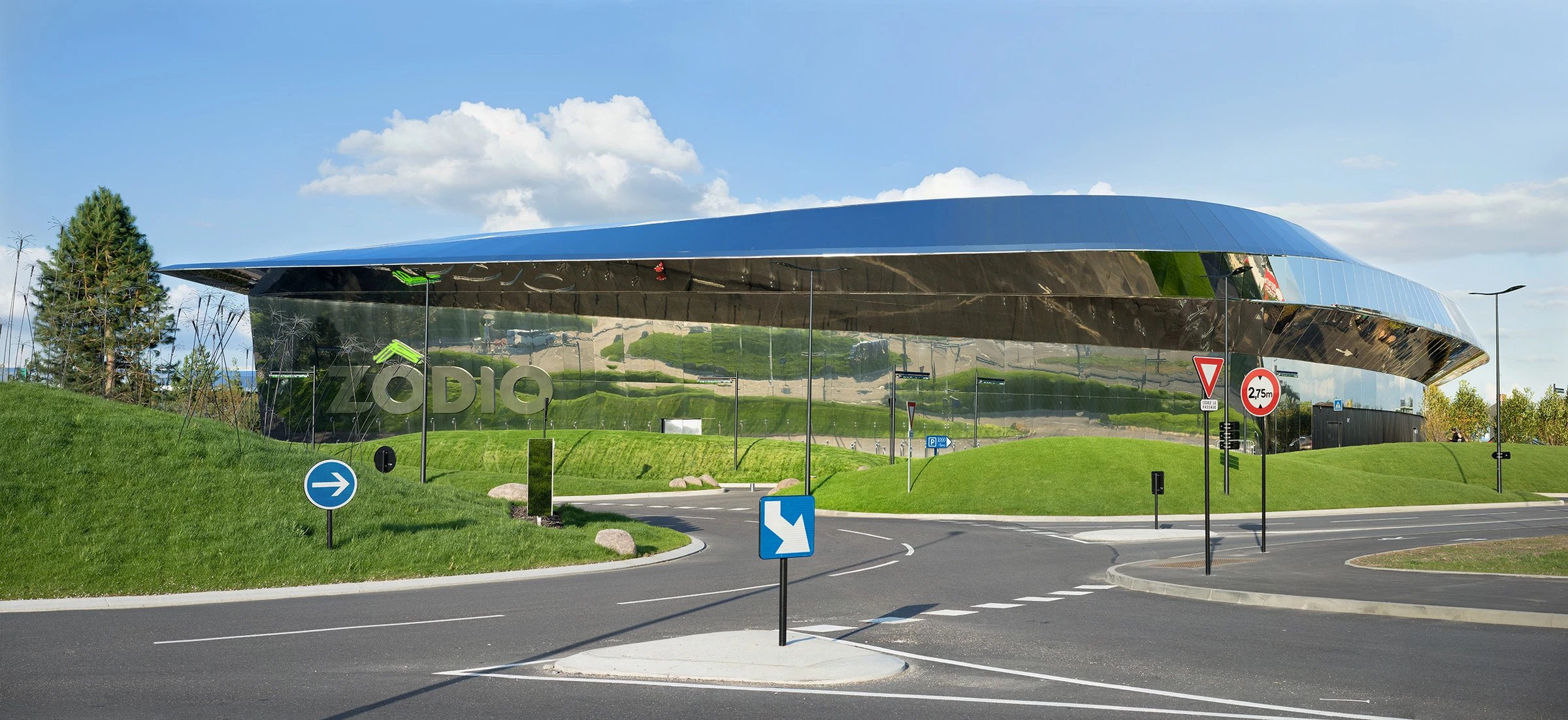 Panoramic view of retail halls and reflective water pool