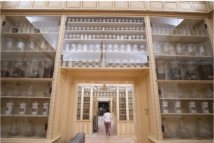 Restoration of the historic Royal Pharmacy of the Royal Palace with period furniture